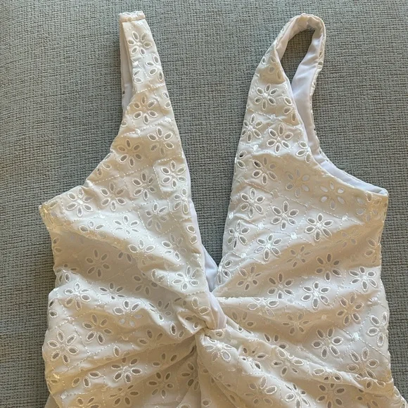 NEW Juillet x Free People Olivia white broderie twist front deep V swimsuit - Picture 3 of 9